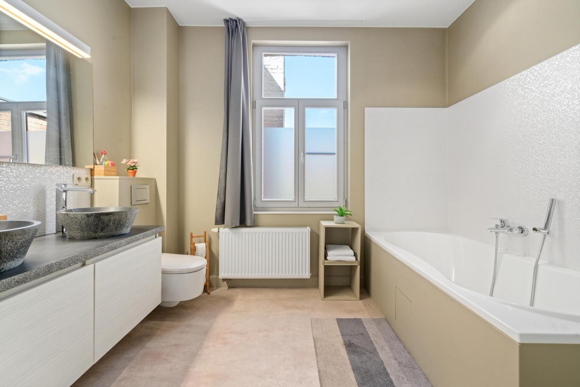 Spacious Guest Near Historic Market - 5 Min Walk Affittacamere